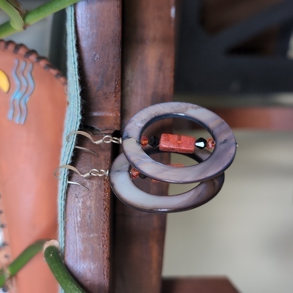 ✨ Gray, Red & Black Bead Drop Earrings – Shell, Stone & Glass, Chic Jewelry 🎨 - Picture 1 of 3